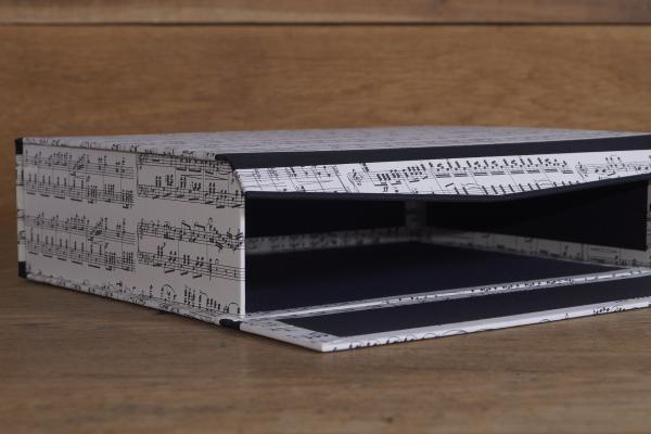 Notenbox mit stabilen Leinenkanten in schwarz